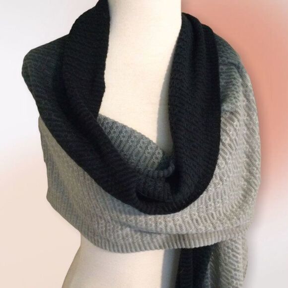 RUFFLED Ombré Colored Rectangular‎ Knit Scarf - Picture 7 of 9